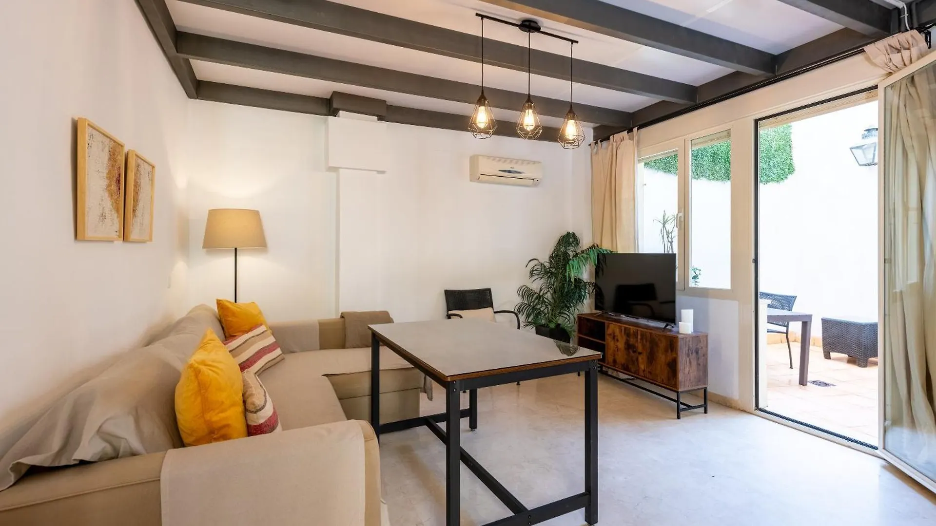 Behouse Calatrava Apartment Seville