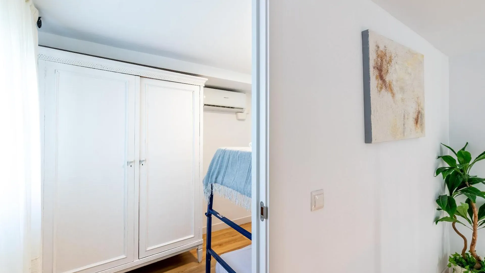Behouse Calatrava Apartment Seville
